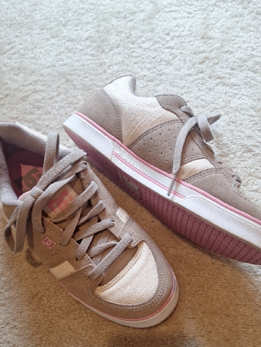 DC Women's Tan, Beige & Pink Low-Top Sneakers GUC Size 7.5